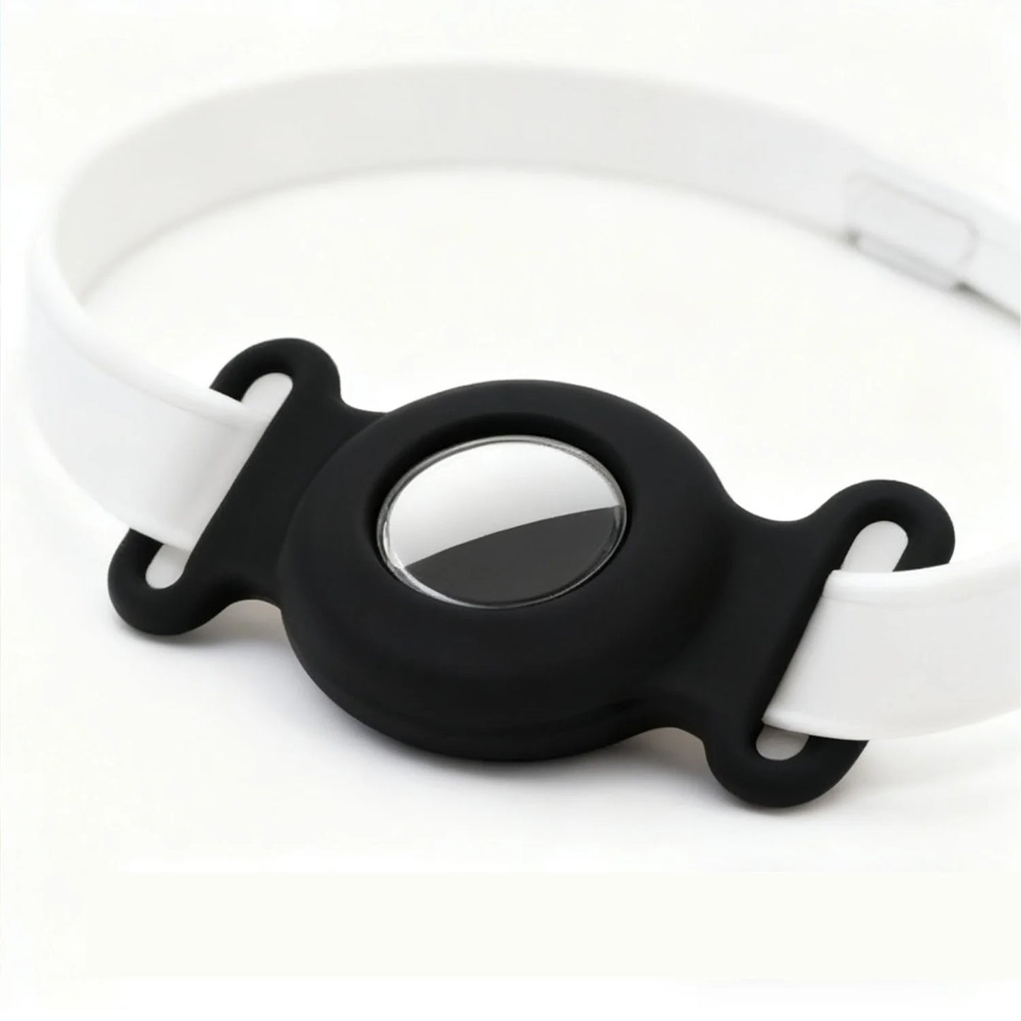 VARIANT-BLACK TailTrace mount in Black on a white collar