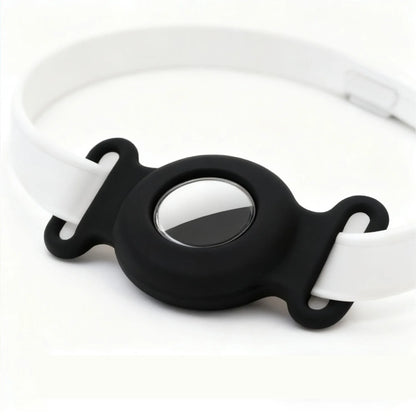 VARIANT-BLACK TailTrace mount in Black on a white collar